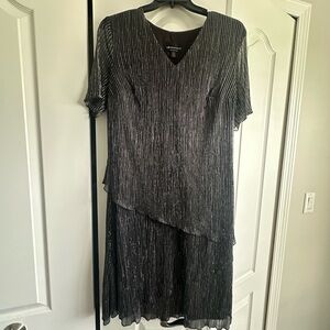 Connected apparel Women's 10 Black Evening Cocktail Dress Short Sleeves V-Neck